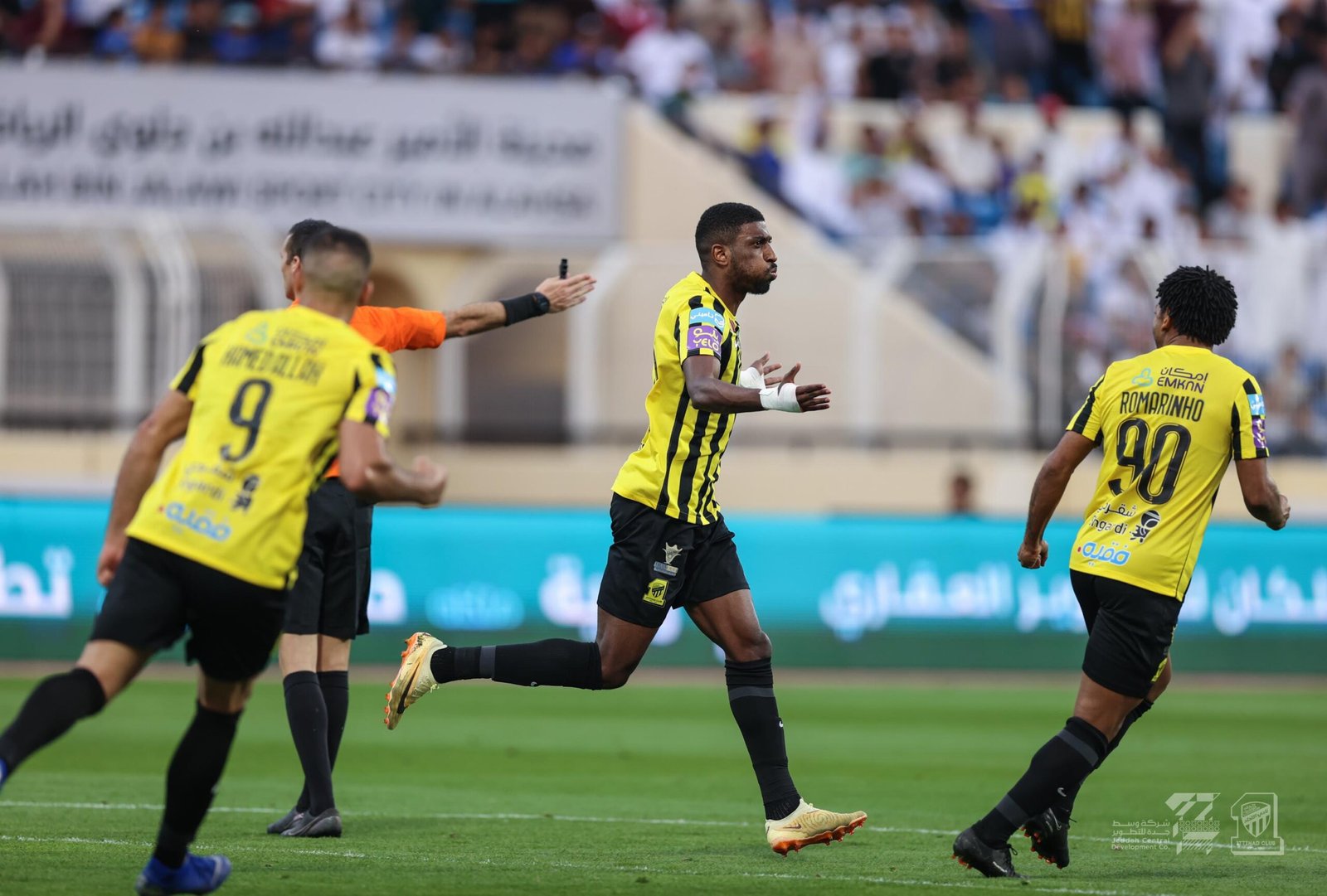 الاتحاد متصدر دوري روشن 